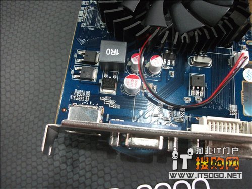 鐳風(fēng) HD6570 戰(zhàn)甲蜥 HM1024M D3 回收富士康直插固態(tài)電容，共同高品質(zhì)的全關(guān)閉電感以及固態(tài)電容，為顯卡的不變事情打下了精采的基本。